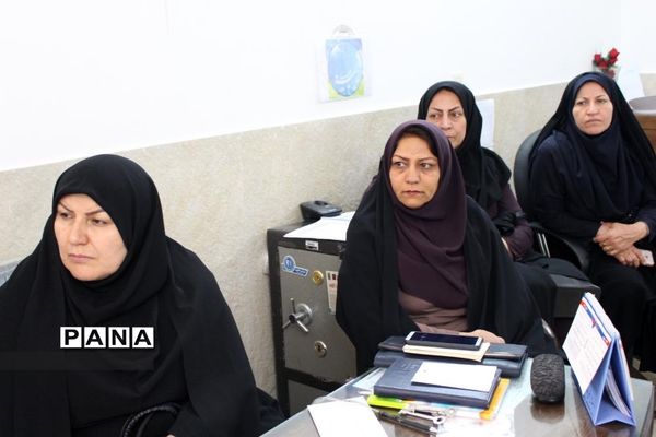 بازدیدآموزشی مدیران ابتدایی مدارس هیات امنایی شهرستان بویراحمد ازدبستان دخترانه هادی -  استان یزد