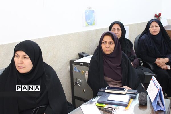 بازدیدآموزشی مدیران ابتدایی مدارس هیات امنایی شهرستان بویراحمد ازدبستان دخترانه هادی -  استان یزد
