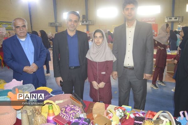 نمایشگاه و بازارچه دست سازهای دانش‌آموزان  دبیرستان شهیده سهام خیام  بوشهر-1