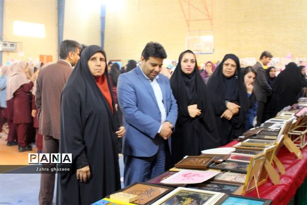 نمایشگاه و بازارچه دست سازهای دانش‌آموزان  دبیرستان شهیده سهام خیام  بوشهر-1
