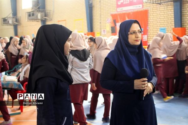 نمایشگاه و بازارچه دست سازهای دانش‌آموزان  دبیرستان شهیده سهام خیام  بوشهر-1