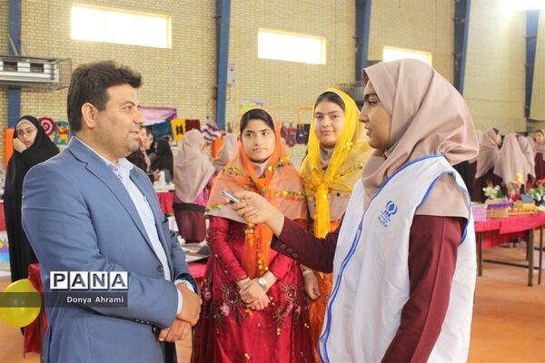 نمایشگاه و بازارچه دست سازهای دانش‌آموزان  دبیرستان شهیده سهام خیام  بوشهر-1
