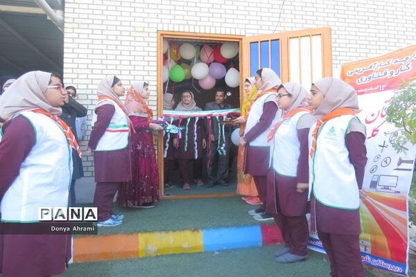 نمایشگاه و بازارچه دست سازهای دانش‌آموزان  دبیرستان شهیده سهام خیام  بوشهر-1