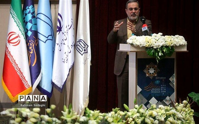 مشکلات معیشتی معلمان اثر منفی بر نظام تعلیم و تربیت می گذارد