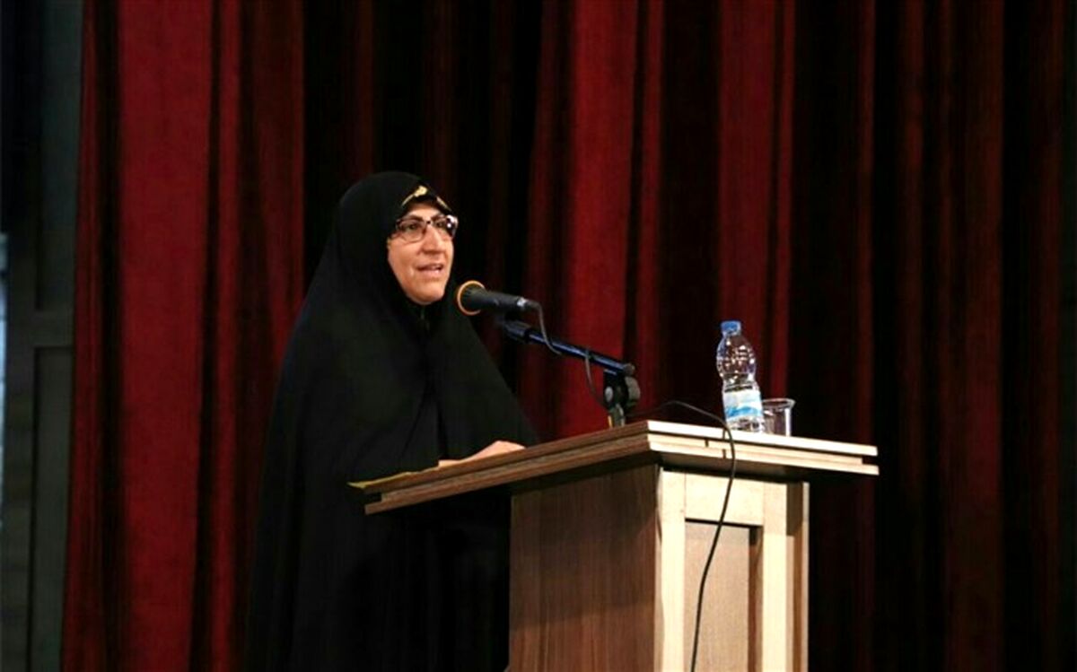 زهرا مظفر: دانش‌آموزان هنرمند باید بعنوان سفیران فرهنگی و هنری گامهای استوار در راه هنر بردارند