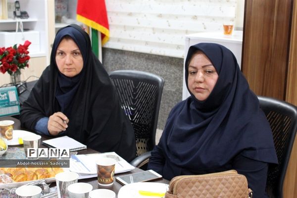 جلسه هم‌اندیشی معلمان گروه علوم پایه و دانش‌آموزان