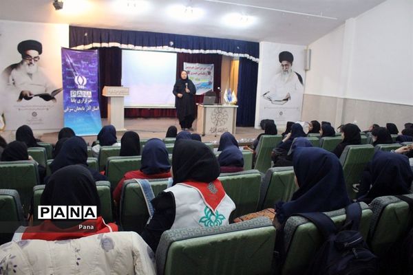 کارگاه آموزش اصول خبرنویسی و عکاسی دانش‌آموزان اهر