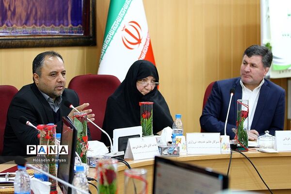 نشست هماهنگی مسئولان شورای استانی بانوان خیرمدرسه‌ساز کشور