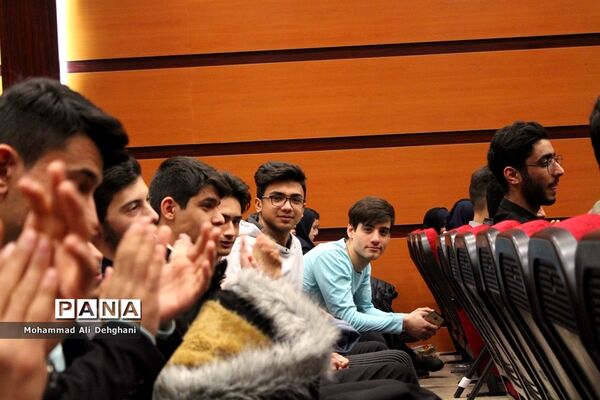 همایش تقدیر از رتبه‌های سه رقمی کنکور97 شهرستان بهارستان