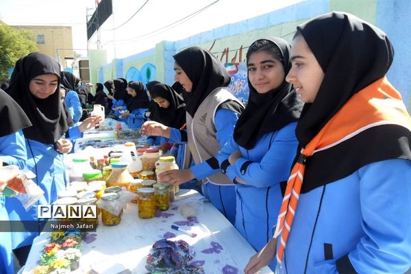 برپایی نمایشگاه و بازارچه کسب وکار دانش‌آموزی در زرین دشت