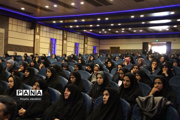 همایش نگین خاتم در سالن قلمچی شهرستان بیرجند