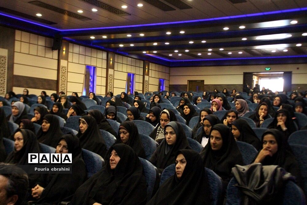 همایش نگین خاتم در سالن قلمچی شهرستان بیرجند