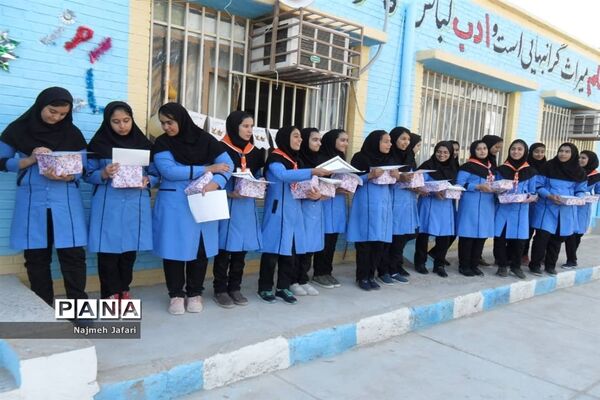 تجلیل از دانش آموزان برتر آموزشگاه شهید انصاری در روز میلاد باسعادت دخت نبی اکرم (ص)
