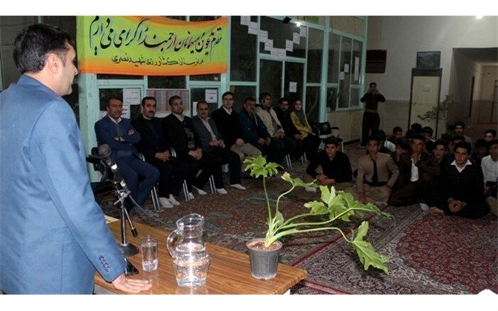 دیدار معاون تربیت بدنی و سلامت آموزش و پرورش کردستان با دانش آموزان خوابگاهی هنرستان شهیدنصری سنندج
