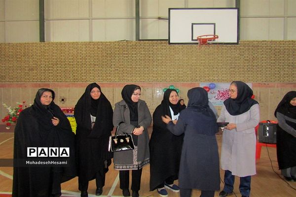 جشن ولادت حضرت زهرا(س)در دبیرستان نمونه کاشی نیلوفر