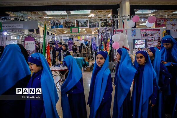 بازدید وزیرآموزش و پرورش از نمایشگاه دستاوردهای مدارس و مراکز غیر دولتی و صنایع آموزشی وابسته