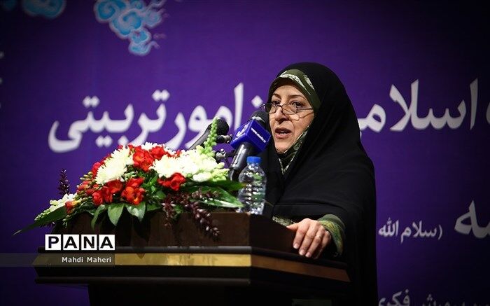 معصومه ابتکار: رویکرد وزیر آموزش و پرورش در ساماندهی مدارس براساس نیازهای دختران و ورزش کردن آن‌ها موثر است