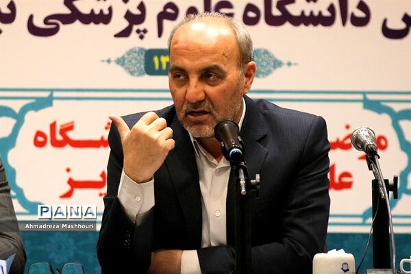 نشست خبری رئیس دانشگاه  علوم پزشکی در تبریز