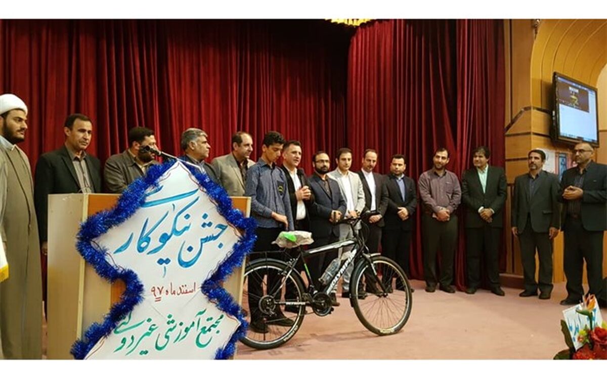 تقدیر از دانش آموز ورزشکار سید محمد طاها حسینی به دلیل حمایت از مردم فلسطین