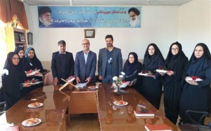 تجلیل از بانوان شاغل درمدیریت آموزش وپرورش شهرستان سمیرم