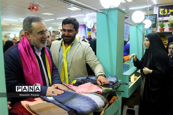بازدید سرزده وزیر آموزش و پرورش از نمایشگاه عیدانه بنیاد خیریه فجر