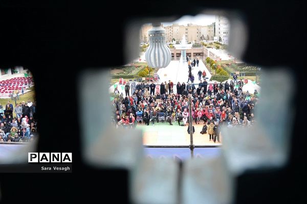 همایش پیاده روی خانوادگی در شهر اندیشه