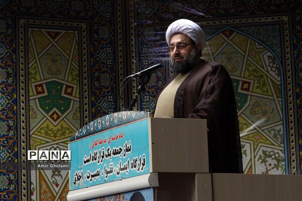 حضور دانش‌آموزان مکلف پسر عشایر کل کشور در نماز جمعه‌ شهریار