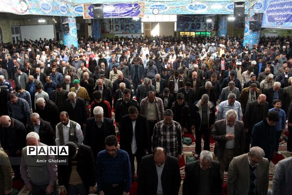 حضور دانش‌آموزان مکلف پسر عشایر کل کشور در نماز جمعه‌ شهریار