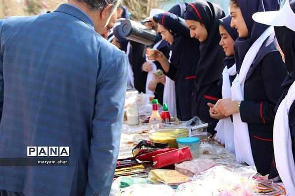 برگزاری جشنواره و بازارچه خلاقیت و هنرهای دستی دانش آموزان یزد
