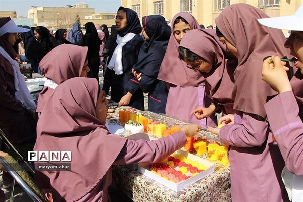 برگزاری جشنواره و بازارچه خلاقیت و هنرهای دستی دانش آموزان یزد