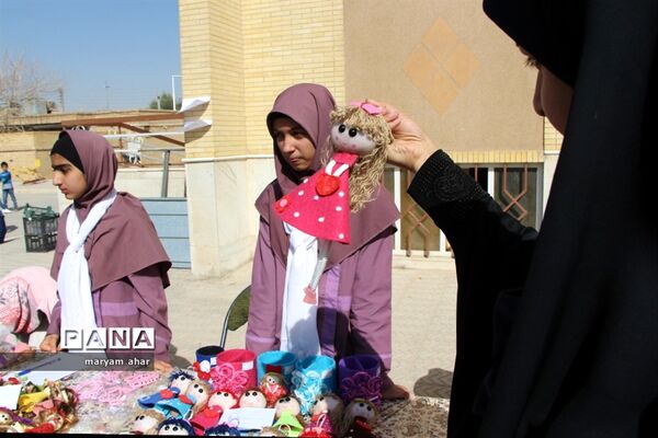 برگزاری جشنواره و بازارچه خلاقیت و هنرهای دستی دانش آموزان یزد