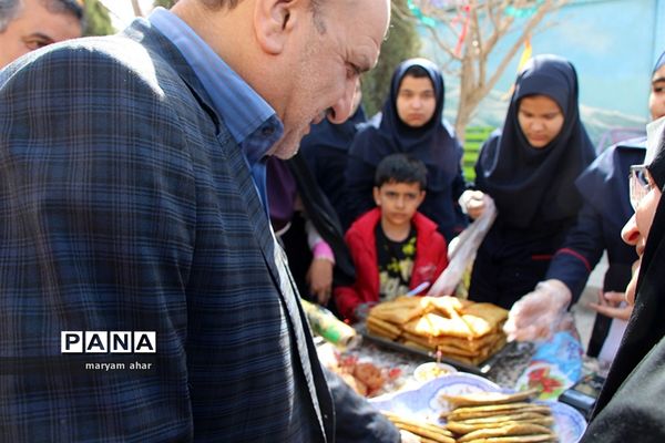 برگزاری جشنواره و بازارچه خلاقیت و هنرهای دستی دانش آموزان یزد