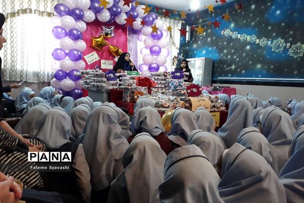 برگزاری مراسم جشن تکلیف 300 دانش‌آموز مدارس دخترانه منطقه خزل شهرستان نهاوند