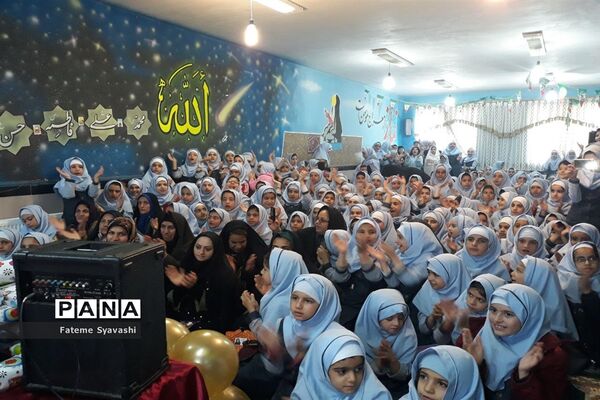 برگزاری مراسم جشن تکلیف 300 دانش‌آموز مدارس دخترانه منطقه خزل شهرستان نهاوند