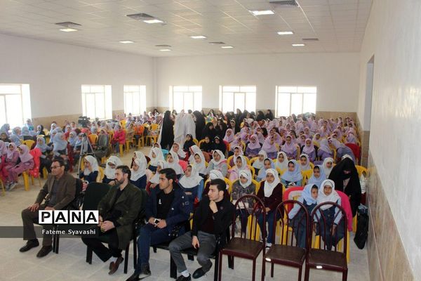 برگزاری مراسم جشن تکلیف 300 دانش‌آموز مدارس دخترانه منطقه خزل شهرستان نهاوند