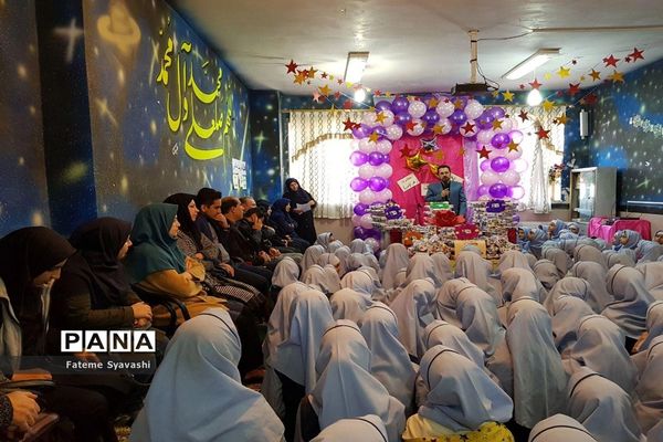 برگزاری مراسم جشن تکلیف 300 دانش‌آموز مدارس دخترانه منطقه خزل شهرستان نهاوند