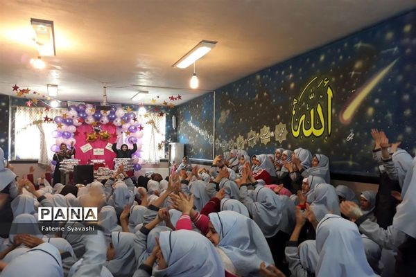 برگزاری مراسم جشن تکلیف 300 دانش‌آموز مدارس دخترانه منطقه خزل شهرستان نهاوند