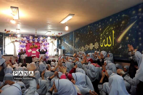 برگزاری مراسم جشن تکلیف 300 دانش‌آموز مدارس دخترانه منطقه خزل شهرستان نهاوند