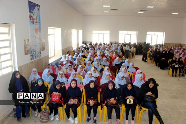 برگزاری مراسم جشن تکلیف 300 دانش‌آموز مدارس دخترانه منطقه خزل شهرستان نهاوند
