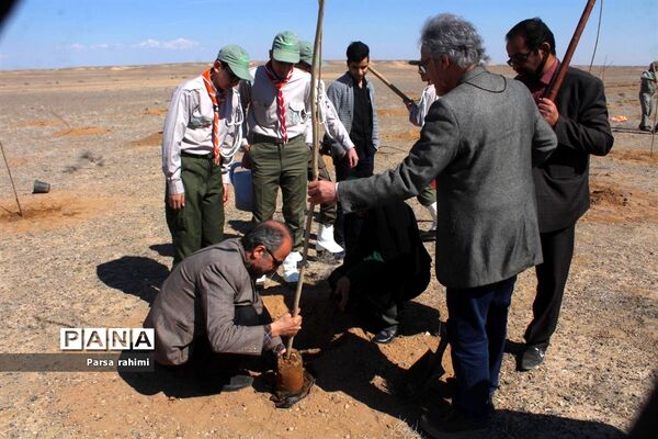 مراسم ویژه روز درختکاری در بوستان ثامن قم