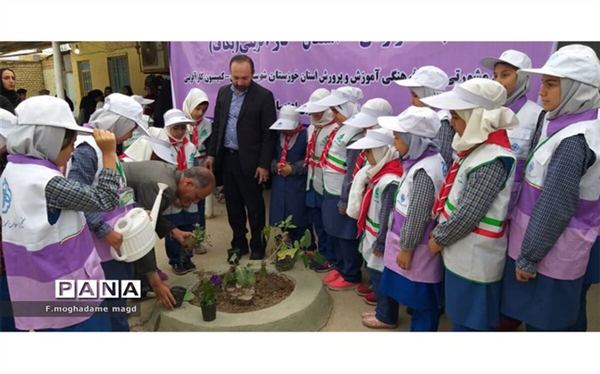 آیین روزدرختکاری در هفته منابع طبیعی درمدارس آبادان  برگزارشد