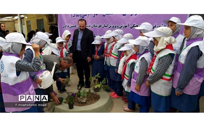 آیین روزدرختکاری در هفته منابع طبیعی درمدارس آبادان  برگزارشد