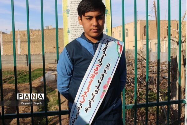 برگزاری آیین روز درختکاری در دبستان شهید رجایی سمنان