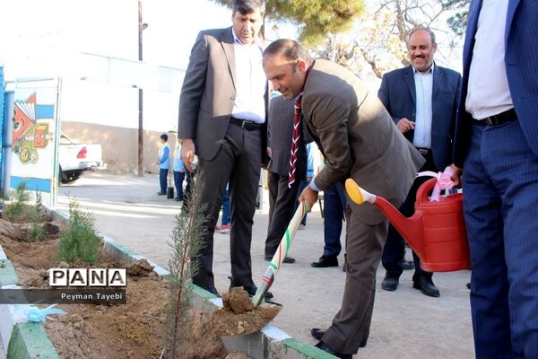 برگزاری آیین روز درختکاری در دبستان شهید رجایی سمنان