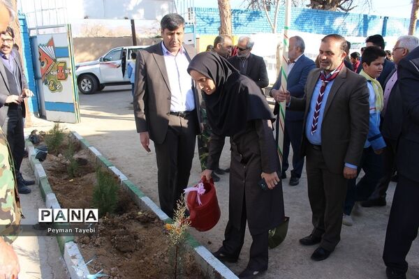 برگزاری آیین روز درختکاری در دبستان شهید رجایی سمنان