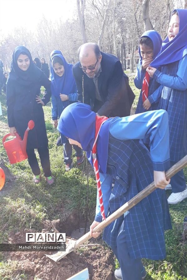 آیین درختکاری و نیکوکاری در ناحیه یک ری