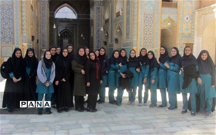 بازدید دانش آموزان دکتر شاهی از بافت تاریخی یزد