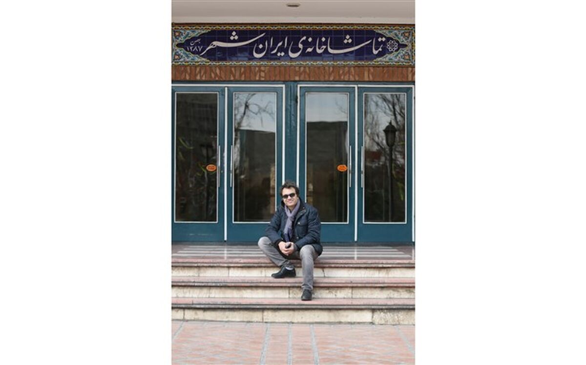 کیومرث مرادی پس از سه سال به تماشاخانه ایرانشهر باز می‌گردد