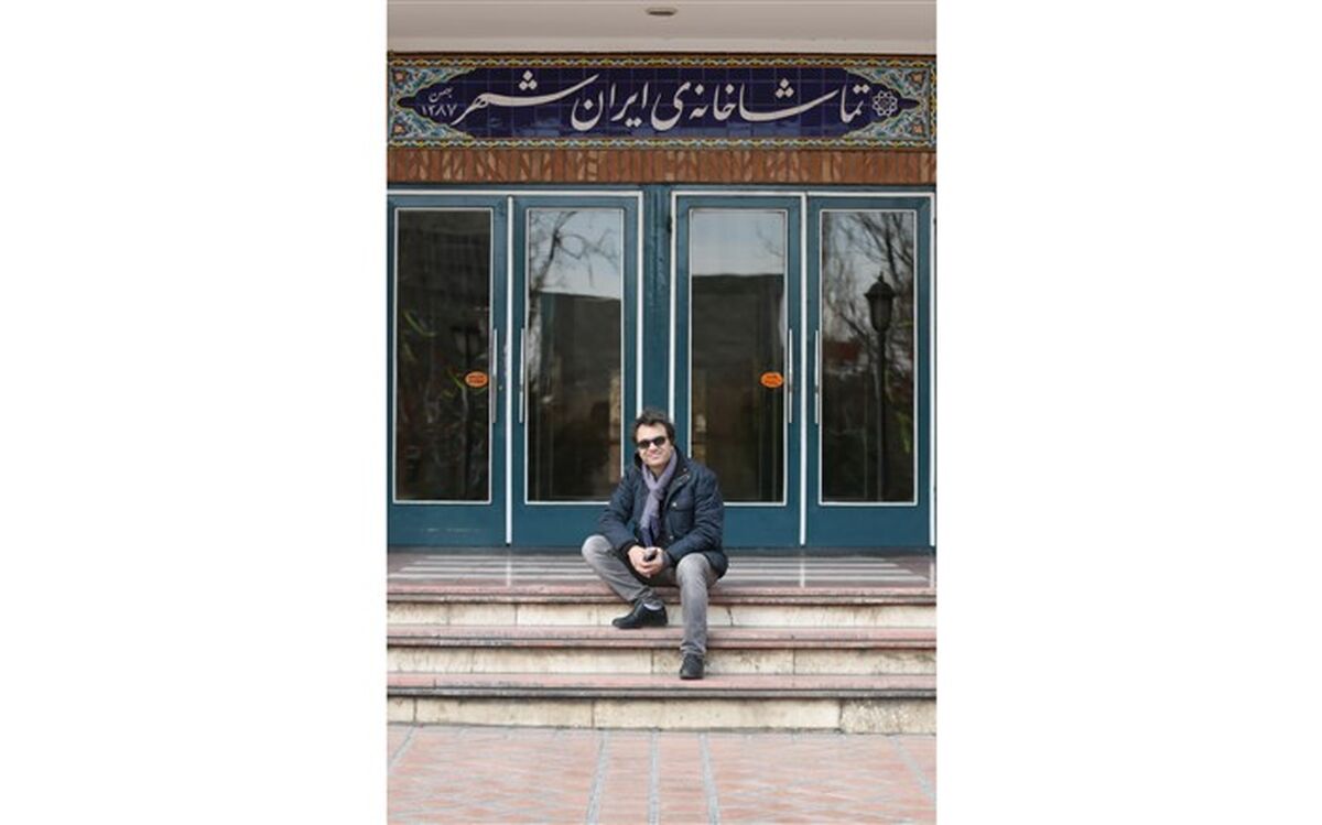 کیومرث مرادی پس از سه سال به تماشاخانه ایرانشهر باز می‌گردد
