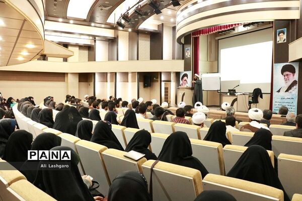نشست تبیین بیانیه گام دوم انقلاب